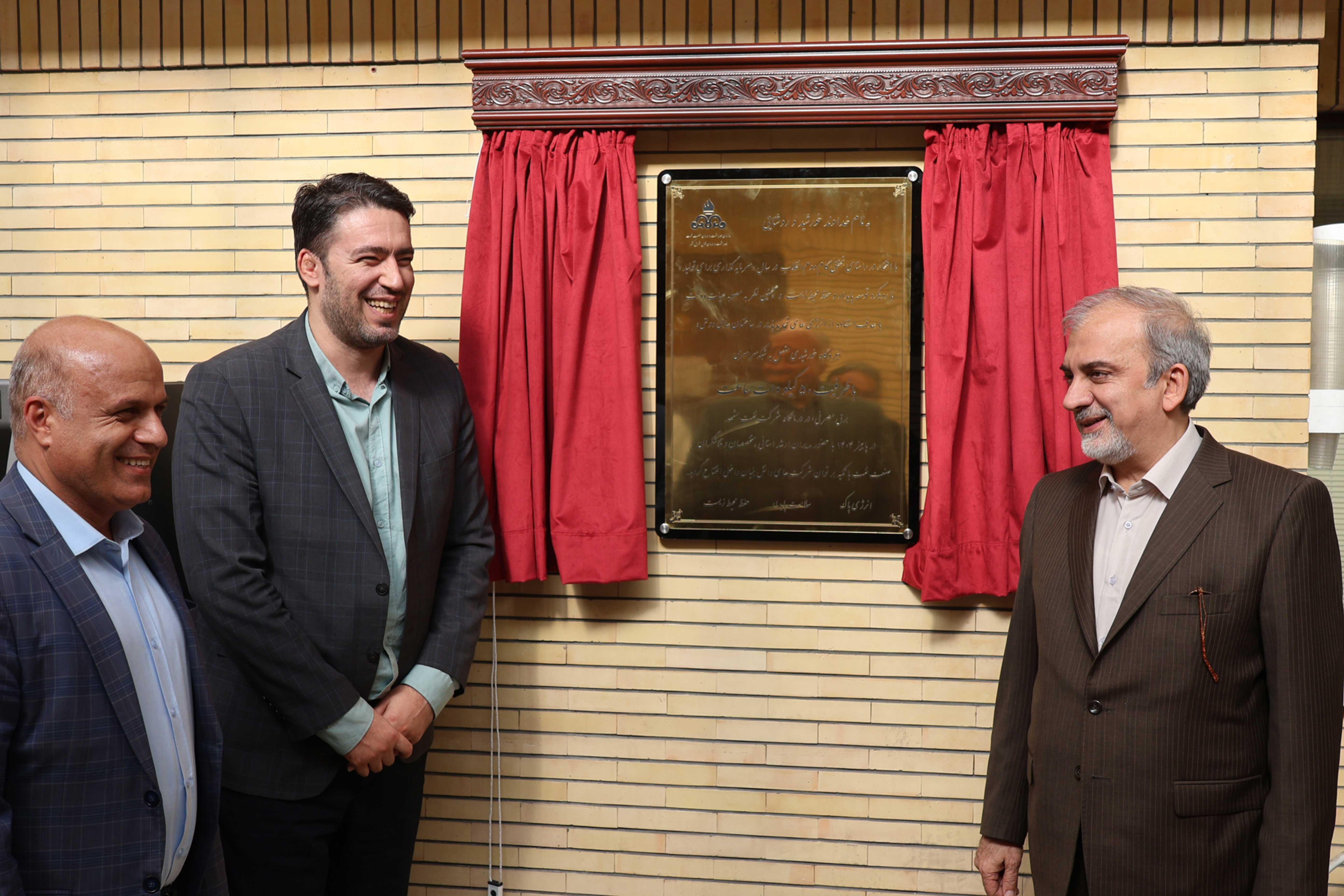 افتتاح نیروگاه خورشیدی ۵۰ کیلوواتی 13